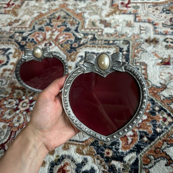 Pair - Vintage Pewter Heart Shaped Faux Pearl Bow Easel Back Photo Frame - Picture 6 of 8